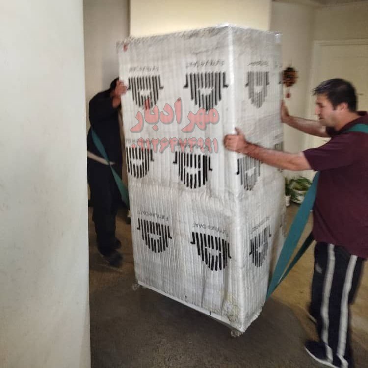 حمل یخچال ساید در راه پله